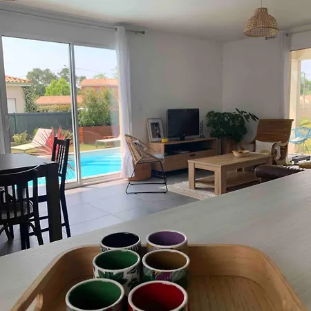 Maison De Avec Piscine Idealement Situee Holiday home Carcans