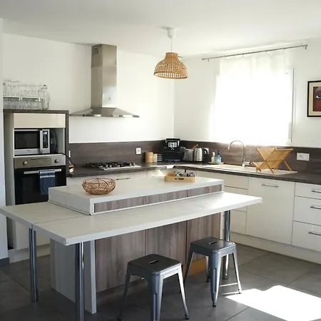 Casa de Férias Maison De Avec Piscine Idealement Situee *