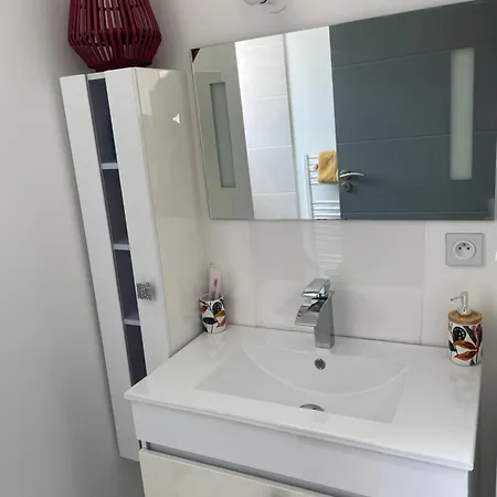 Casa de Férias Maison De Avec Piscine Idealement Situee