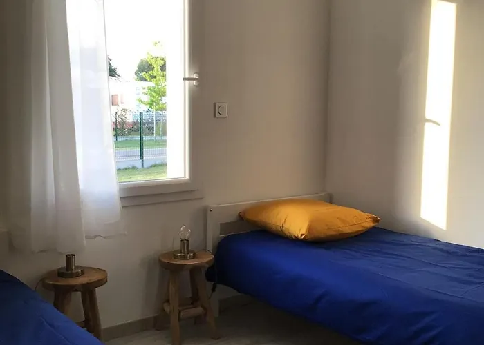 Maison De Avec Piscine Idealement Situee *