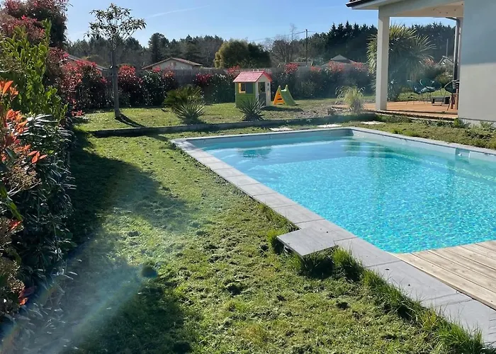 Maison De Avec Piscine Idealement Situee * Каркан