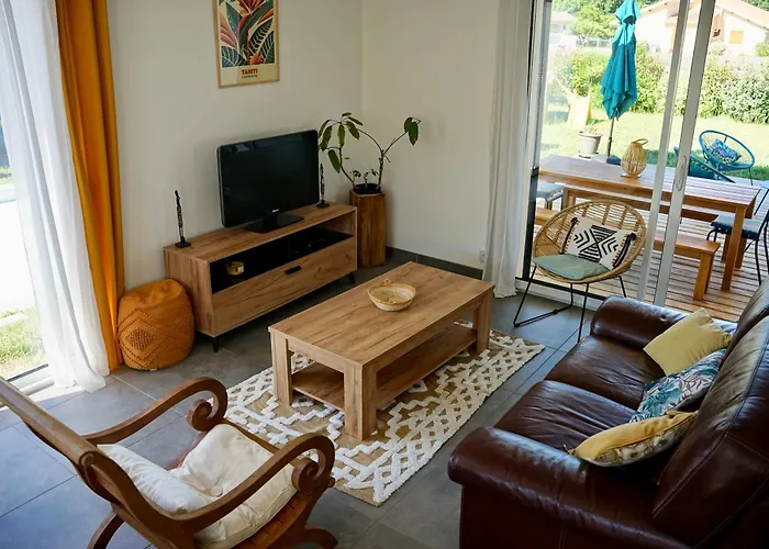 Maison De Avec Piscine Idealement Situee Дом отдыха