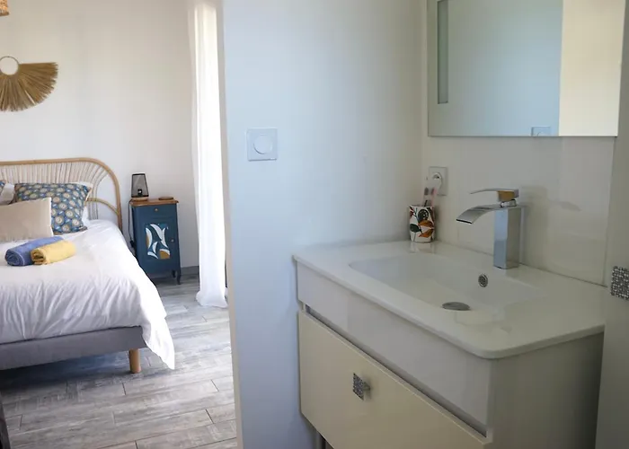 Maison De Avec Piscine Idealement Situee * Каркан