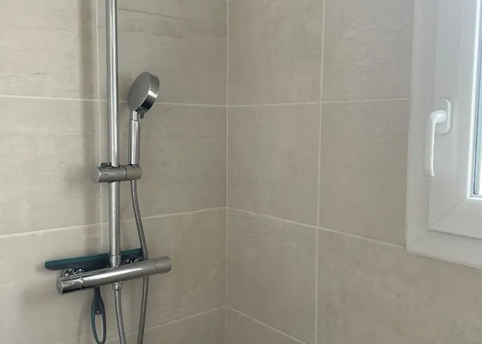 Maison De Avec Piscine Idealement Situee